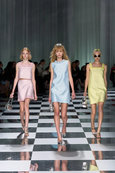 Look 30